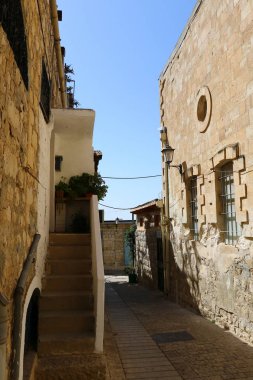 Merdiven kaldırma ve düşürülmesi için adımları bir dizi oluşur 