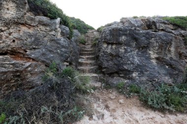 Merdiven kaldırma ve düşürülmesi için adımları bir dizi oluşur 