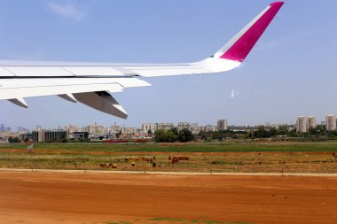 Lombar içinde olabilir bir jet uçak kanadının gördüm 