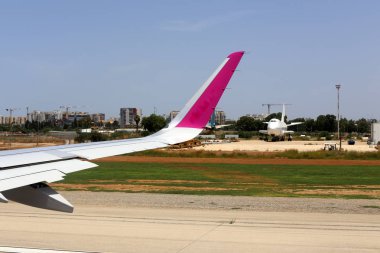 Lombar içinde olabilir bir jet uçak kanadının gördüm 