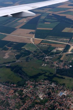 Lombar içinde olabilir bir jet uçak kanadının gördüm 