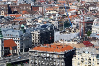 Gellrt tepeden tuna ve Budapeşte, Macaristan'ın başkenti görülebilir. 