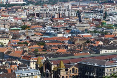 Gellrt tepeden tuna ve Budapeşte, Macaristan'ın başkenti görülebilir. 