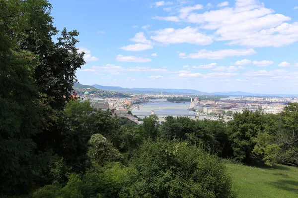 Gellrt 山你可以看到多瑙河和布达佩斯 匈牙利首都 — 图库照片