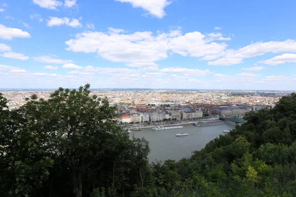 Gellrt 山你可以看到多瑙河和布达佩斯 匈牙利首都 — 图库照片