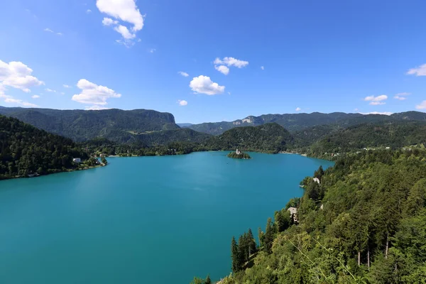 Lake Bled Alps Slovenya Triglav Ulusal Parkı'nın eteklerinde yer alır 