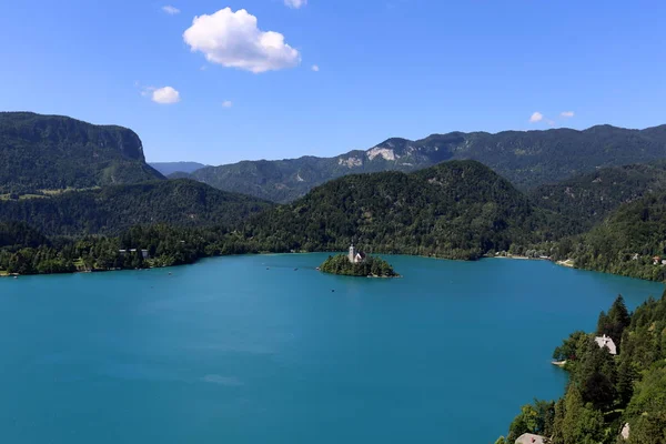 Lake Bled Alps Slovenya Triglav Ulusal Parkı'nın eteklerinde yer alır 