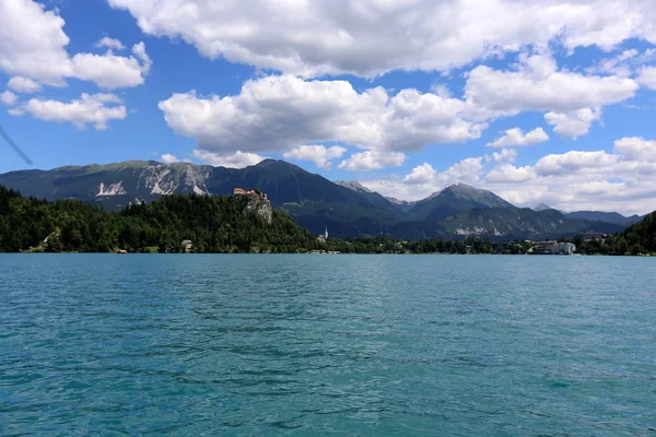 Jezero Bled Leží Úpatí Alp Triglavském Národním Parku Slovinsku — Stock fotografie