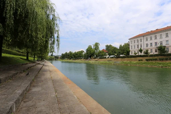 Merkezi Ljubljana, Slovenya başkenti Ljubljanica nehir akar 