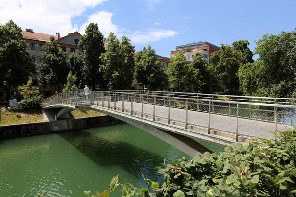 Protéká Řeka Lublanice Centru Lublaně Hlavního Města Slovinska — Stock fotografie
