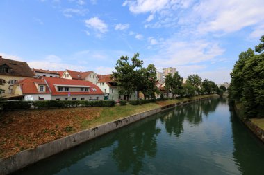 Merkezi Ljubljana, Slovenya başkenti Ljubljanica nehir akar 