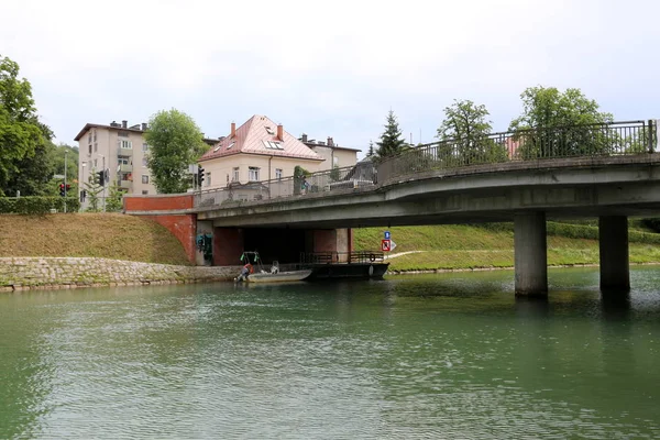 Floden Ljubljanica Flyter Genom Centrala Ljubljana Huvudstad Slovenien — Stockfoto