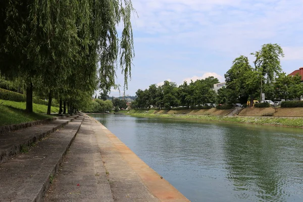 Merkezi Ljubljana, Slovenya başkenti Ljubljanica nehir akar 
