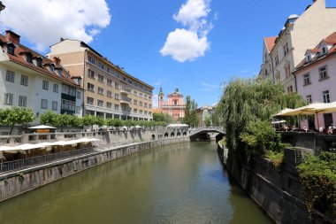 Merkezi Ljubljana, Slovenya başkenti Ljubljanica nehir akar 