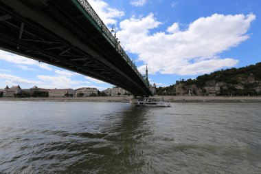 Budapeşte Macaristan, Tuna Nehri kıyısında bir şehir başkentidir 