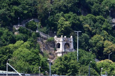 Budapeşte Macaristan, Tuna Nehri kıyısında bir şehir başkentidir 