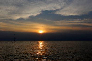 günbatımı şehir Piran, Slovenya, Adriyatik kıyısındaki Istria Yarımadası üzerinde. 