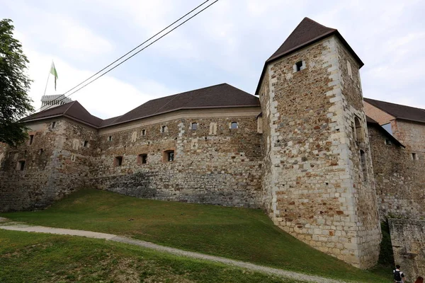 Castillo Liubliana Una Fortaleza Medieval Una Colina Con Vistas Ciudad —  Fotos de Stock