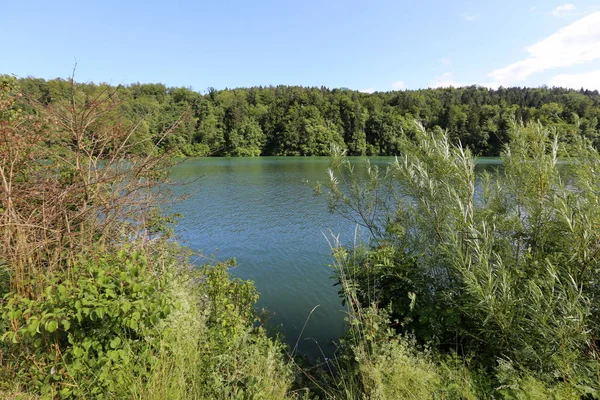 アルプス スロベニアのトリグラフ国立公園の麓の山の湖の海岸 — ストック写真