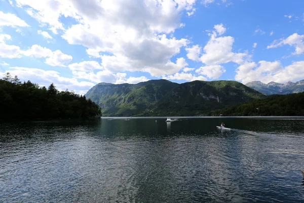 Alpler Slovenya Triglav Ulusal Parkı Nın Eteklerinde Bir Dağ Gölü — Stok fotoğraf