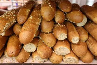 üstünde belgili tanımlık sayaç yalan ve taze ekmek yapım ürünleri satmak 