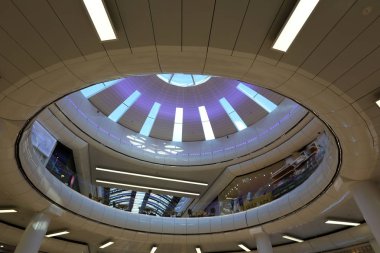 sokaklarda büyük şehir ve doğadaki geometrik figürler 