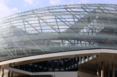 sokaklarda büyük şehir ve doğadaki geometrik figürler 