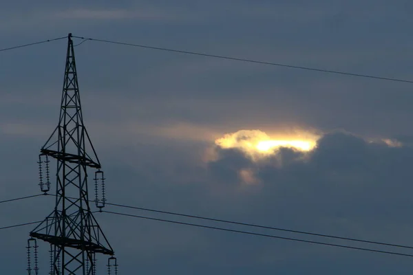 Solen Sitter Över Horisonten Och Slutar Dagen — Stockfoto