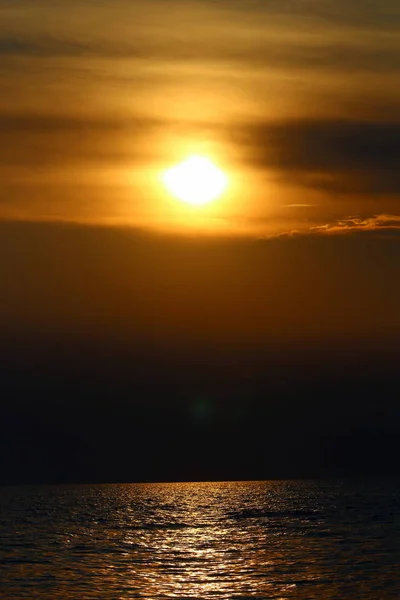 Sol Sienta Sobre Horizonte Termina Día — Foto de Stock