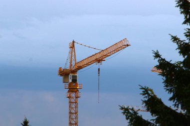 insan ve çalışma araçları iş yeri 