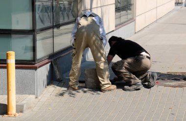 insan ve çalışma araçları iş yeri 