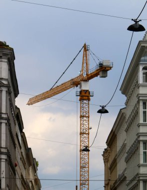 insan ve çalışma araçları iş yeri 