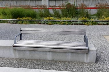 geri kalanı için bir Bank Kuzey İsrail'in açık bir parkta duruyor 