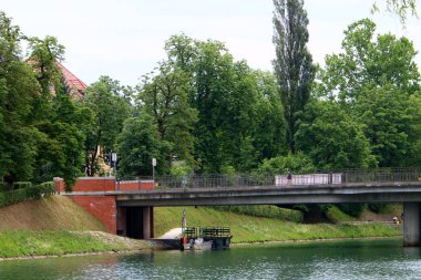 Köprü - bir engel dikilmiş bir yapay yapısı 