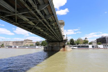 Köprü - bir engel dikilmiş bir yapay yapısı 