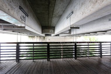 Köprü - bir engel dikilmiş bir yapay yapısı 