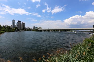 Köprü - bir engel dikilmiş bir yapay yapısı 