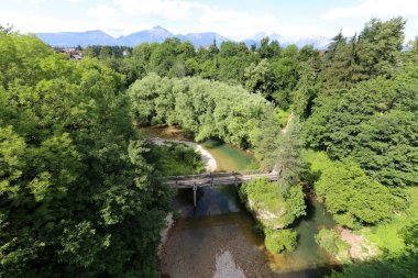 Köprü - bir engel dikilmiş bir yapay yapısı 
