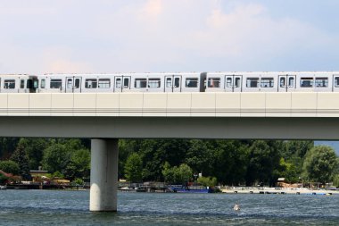 Köprü - bir engel dikilmiş bir yapay yapısı 