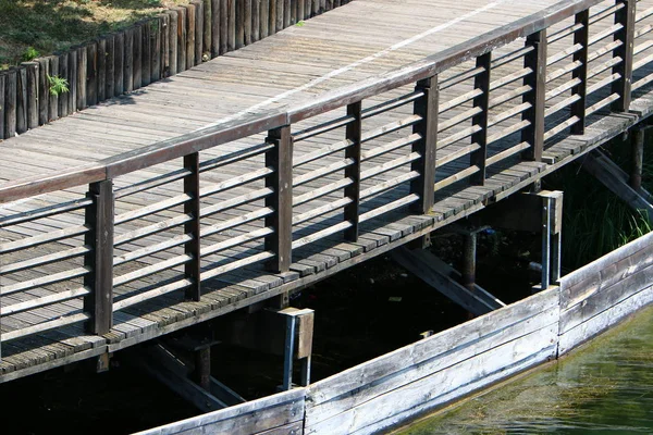 Brücke Eine Künstliche Konstruktion Die Über Einem Hindernis Errichtet Wurde — Stockfoto
