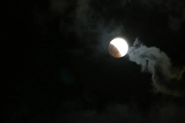 Zaćmienie Księżyca Występuje Wtedy Gdy Księżyc Przechodzi Stożka Cienia Rzucanego — Zdjęcie stockowe