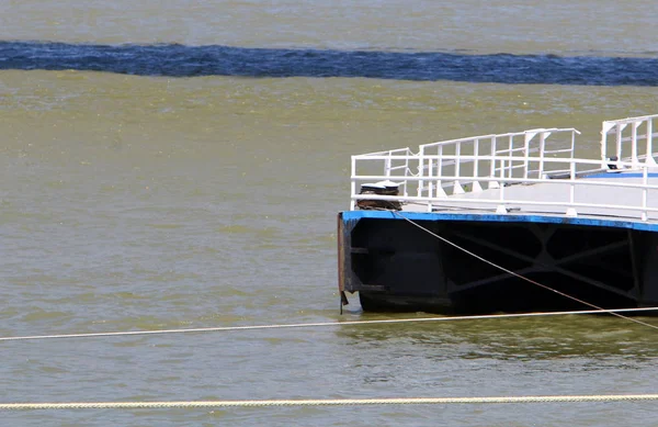 Προβλήτα Στις Όχθες Του Ποταμού Δούναβη Τόπος Ελλιμενισμού Σκαφών Και — Φωτογραφία Αρχείου