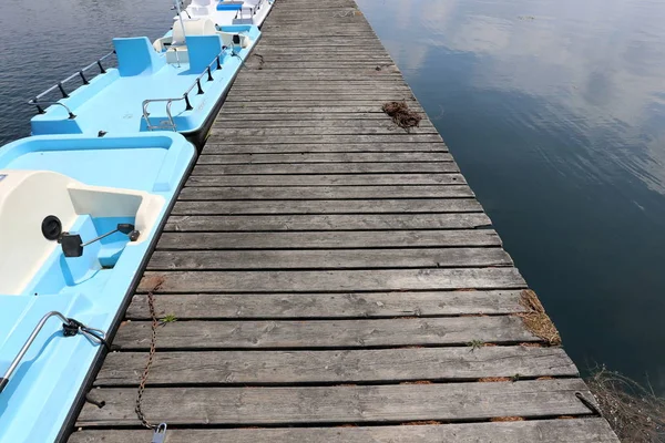 Atracar Nas Margens Rio Danúbio Lugar Para Atracar Barcos Barcos — Fotografia de Stock