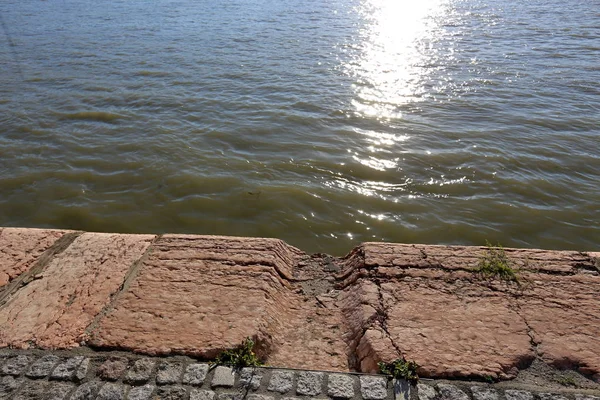 Kotvení Břehu Řeky Dunaj Místo Pro Kotvení Lodí Člunů — Stock fotografie
