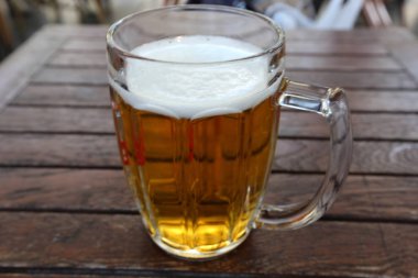 taze bira cam restoranda masaya mevcuttur 