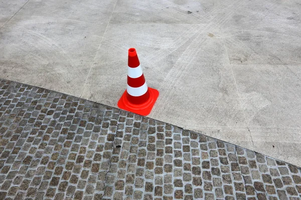 Marciapiede Una Strada Pedoni Marciapiede Solo Pedoni Movimento Dei Veicoli — Foto Stock