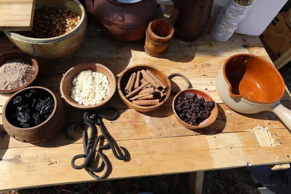 tabakları masaya vardır 