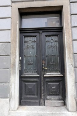 Kapı - duvar girmek ve oda bırakarak bir açılış 