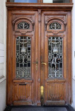 Kapı - duvar girmek ve oda bırakarak bir açılış 