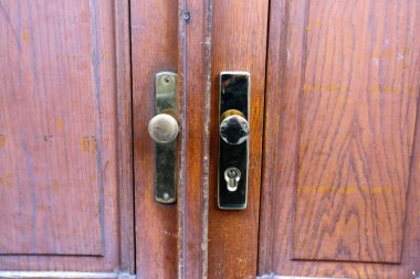 Kapı - duvar girmek ve oda bırakarak bir açılış 